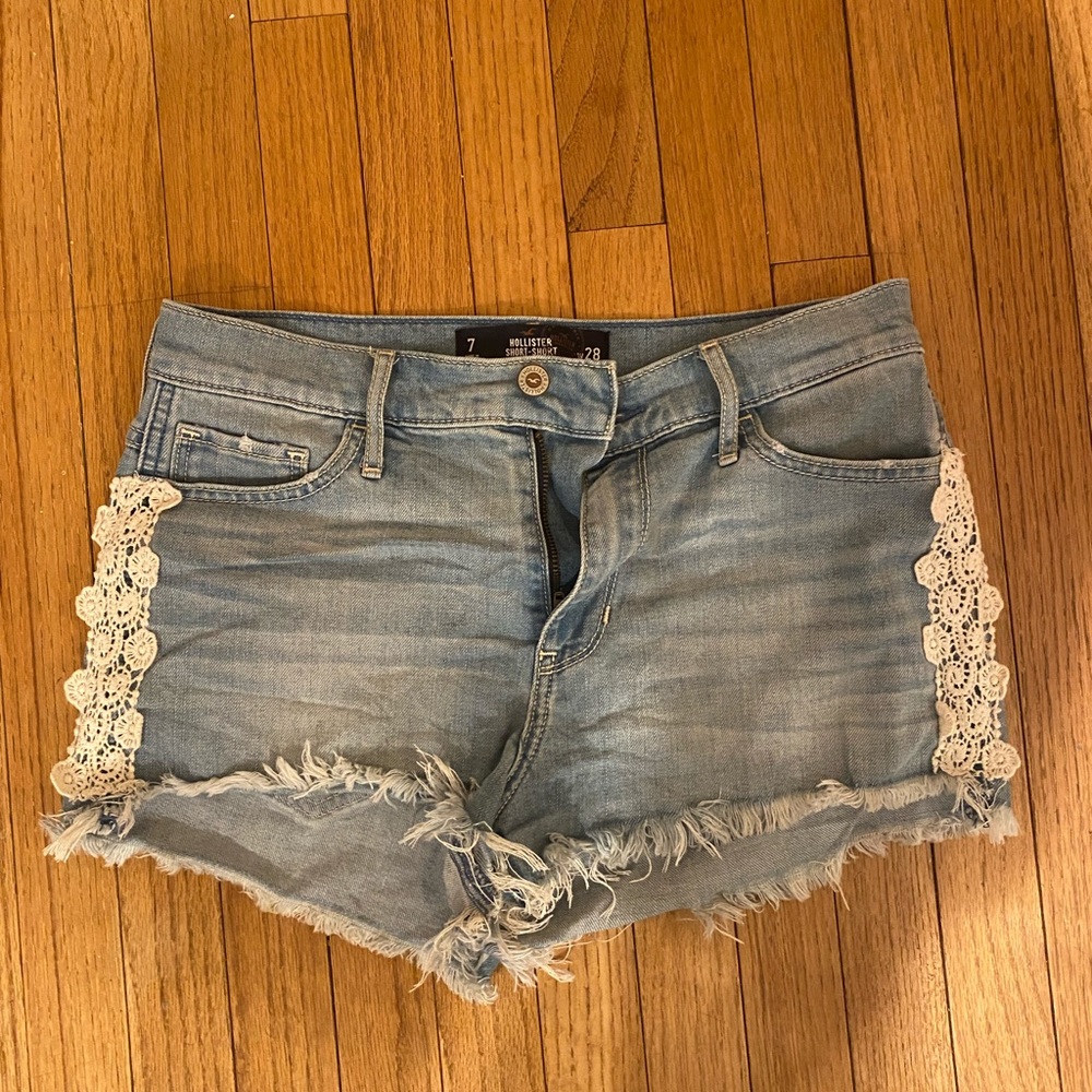Hollister short short high rise size 28